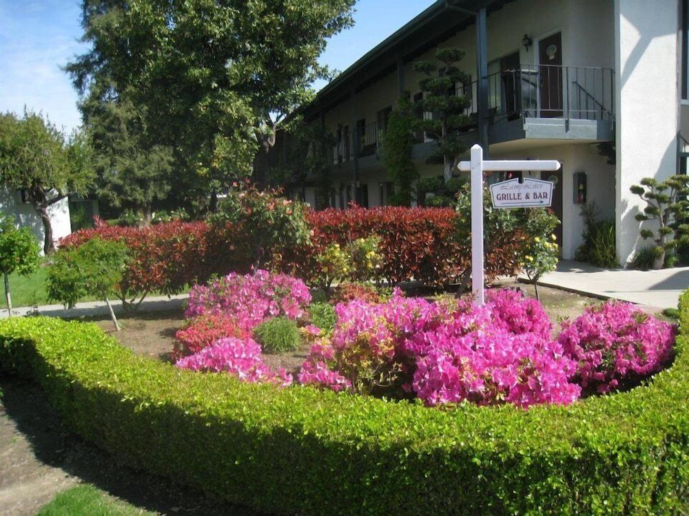 Lamp Liter Inn Visalia Exterior photo